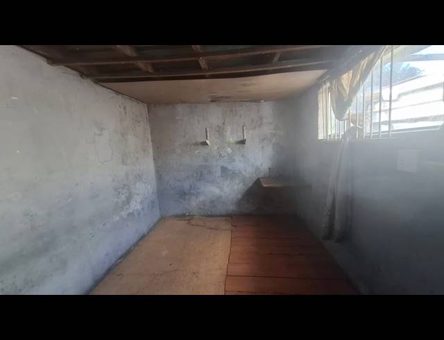 2 BEDROOM FREEHOLD FOR SALE IN LENTEGEUR